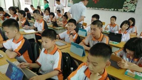 直播回顾|开学日，看这所乡镇民办中学怎么玩转“智慧课堂”