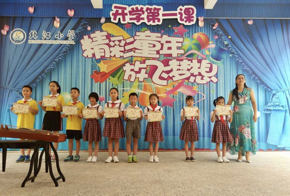 北江小学的开学第一课。张秀蓝摄 北江小学的开学第一课。张秀蓝摄