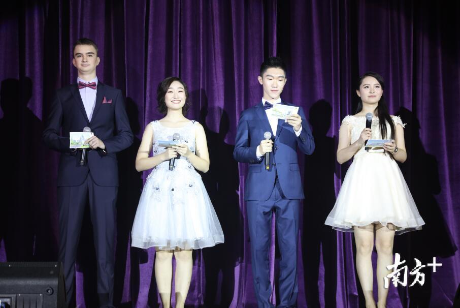 “主持天团”亮个相！