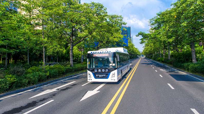 南海企业研发的氢燃料电池客车。丹灶供图
