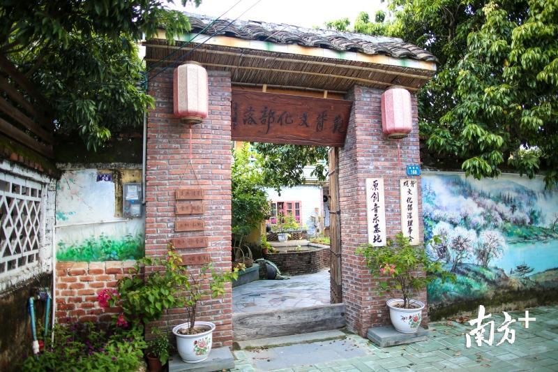 博罗县观背村，利用旧房子改造而成的文化部落。