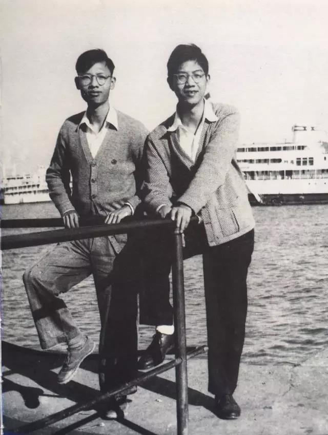 1950年,卢永根与胡景钊在岭南大学北校门码头 1950年,卢永根与胡景钊在岭南大学北校门码头