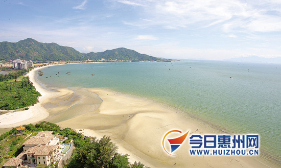 根据规划,广东滨海景观公路穿过大亚湾和惠东巽寮湾。这是巽寮湾海边。 根据规划,广东滨海景观公路穿过大亚湾和惠东巽寮湾。这是巽寮湾海边。