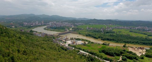化州市合江镇三江六岸全景。茂名日报记者 黄信涛 摄 化州市合江镇三江六岸全景。茂名日报记者 黄信涛 摄