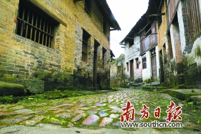 丰阳古村历史悠久,古驿道上的商铺街见证了昔日的辉煌。张仁敏 摄 丰阳古村历史悠久,古驿道上的商铺街见证了昔日的辉煌。张仁敏 摄