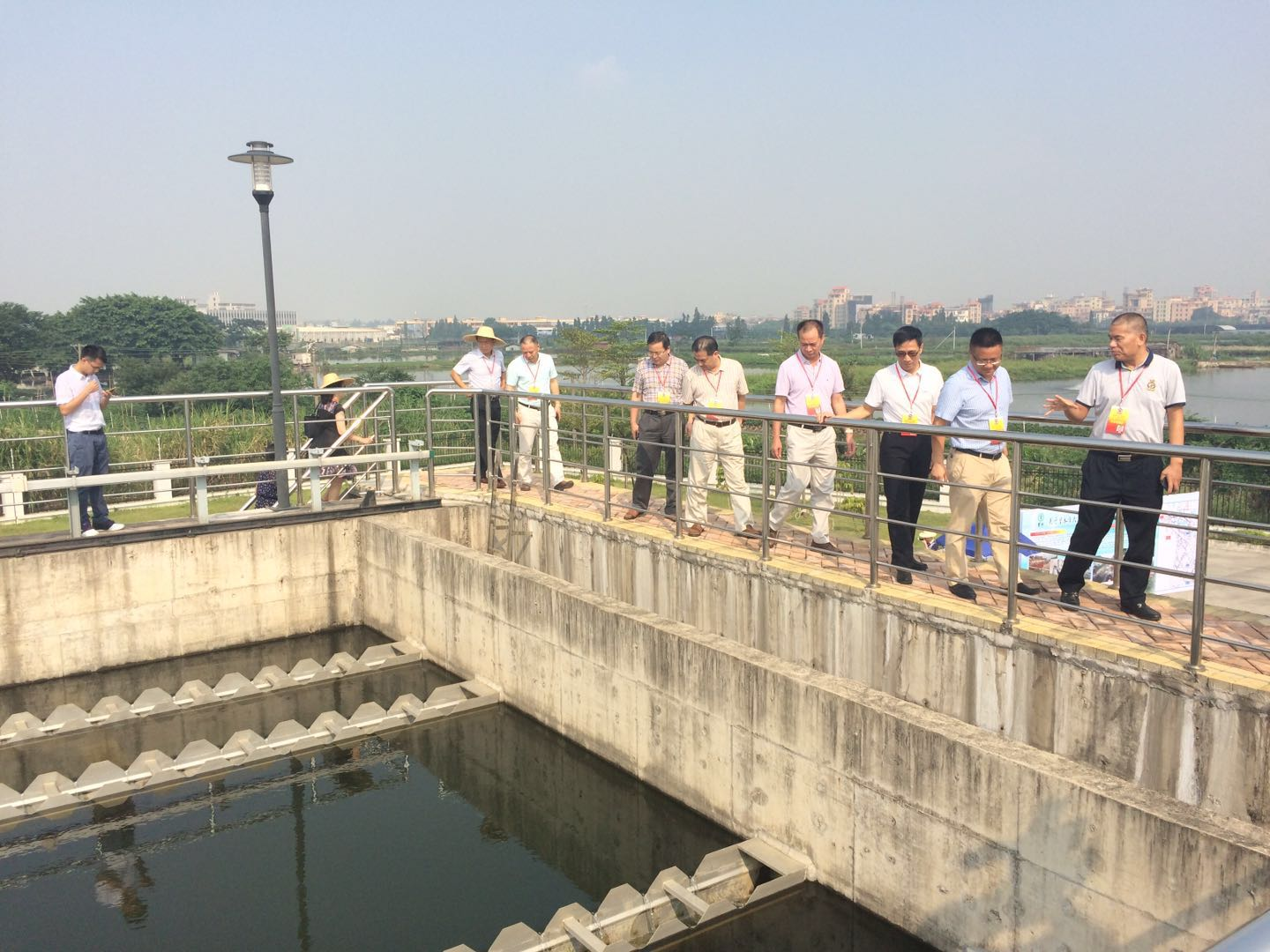 南海区政协常委们视察里水镇大石污水处理厂