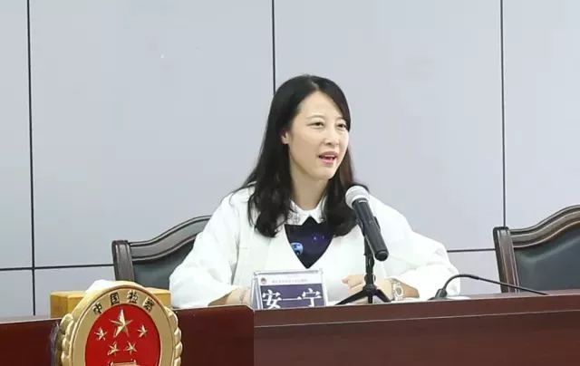 肇庆市人民检察院公诉二科科长安一宁为高要区人民检察院参赛干警就