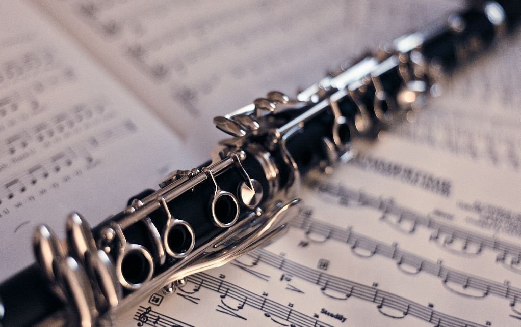 单簧管自18世纪初被发明继而改进与完善至今,已有 200多年的历史.