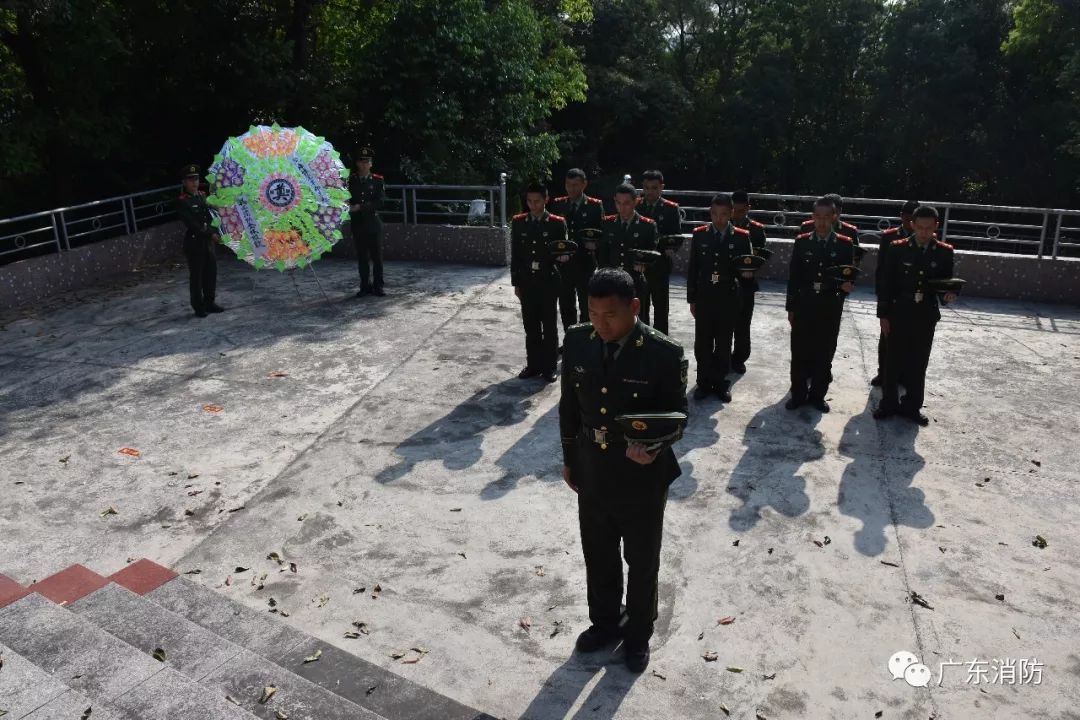 揭西大队组织官兵到县城象山革命烈士纪念园,开展了以"革命传统教育