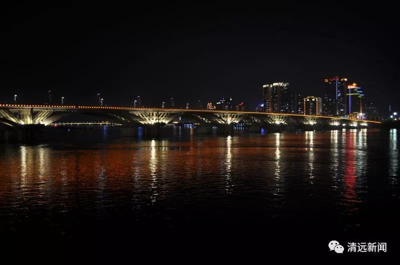 潘英才《华南装饰城,就这样看像星空 黄咏俏《一湖朗照》