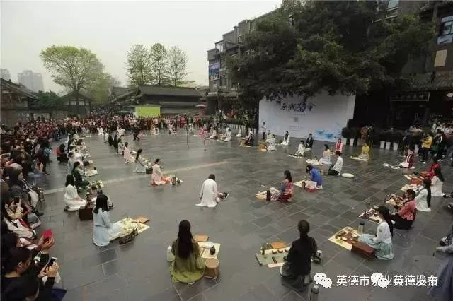 【全民饮茶日】5月1日,人民广场举办"无我茶会"活动