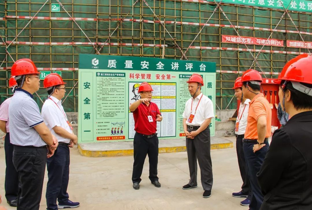 市人大常委会副主任张映平率队来我院检查《精神卫生法》贯彻实施情况