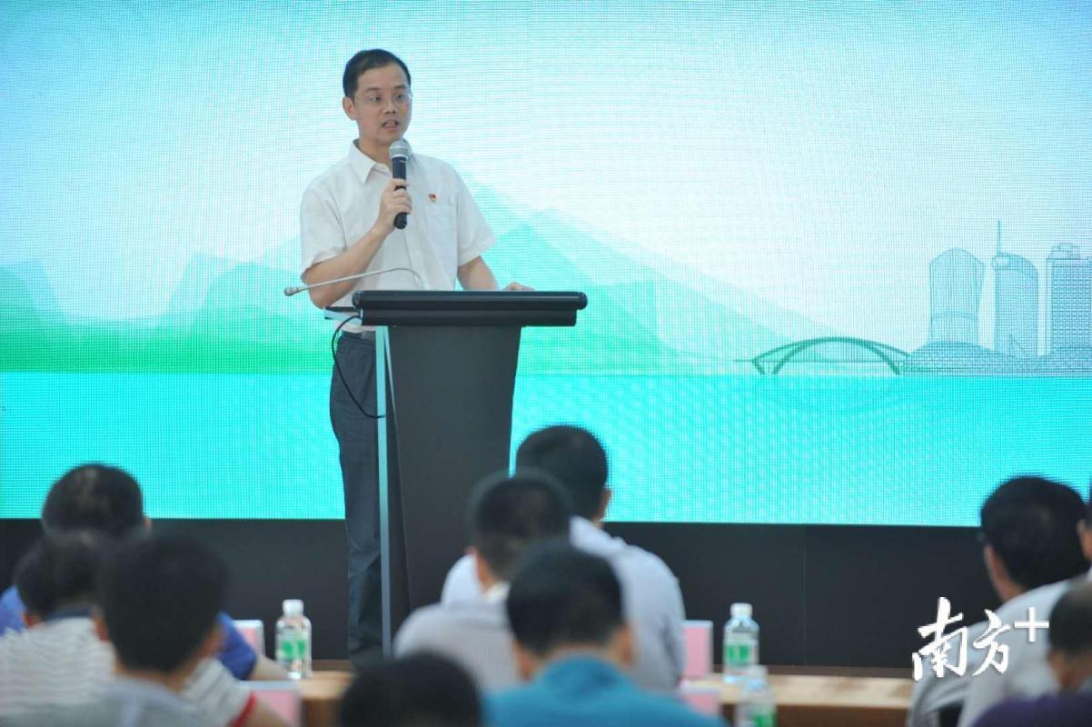 顺德区均安镇党委书记,凫洲河镇级河长陈宇莹.