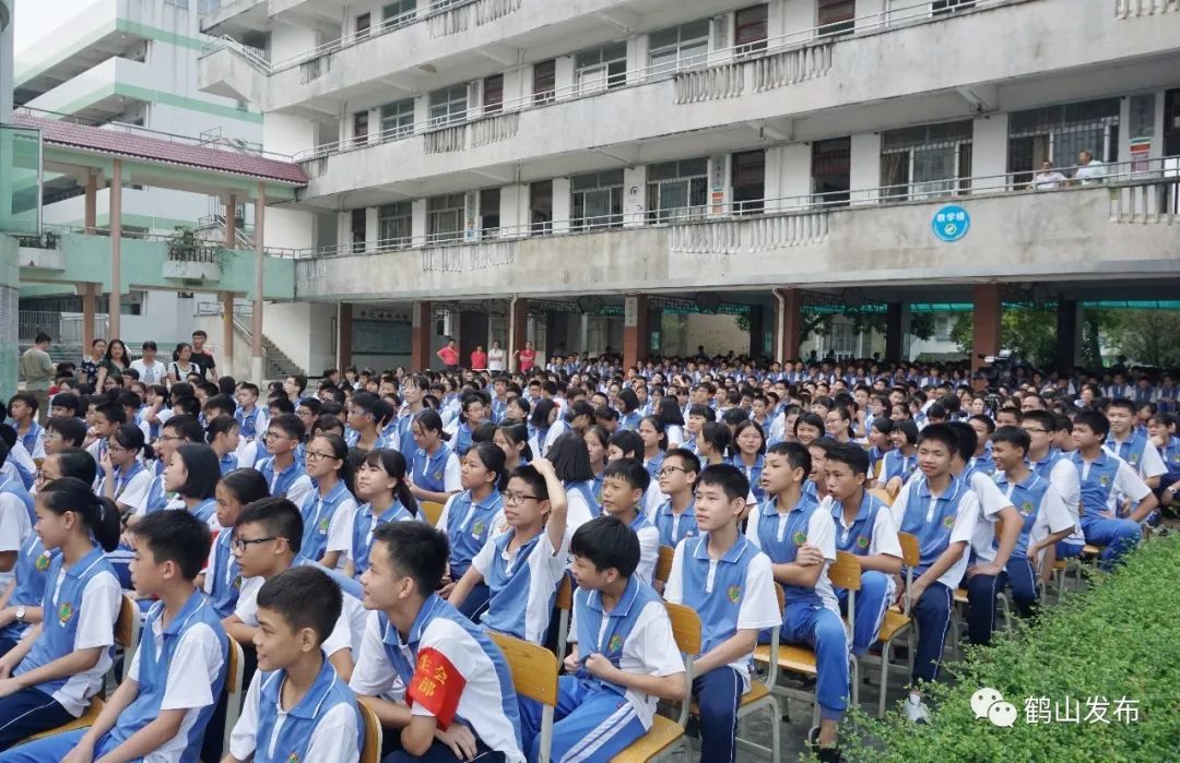 正文 昨天下午,江门市应急办到鹤山市雅瑶中学开展应急知识宣传活动