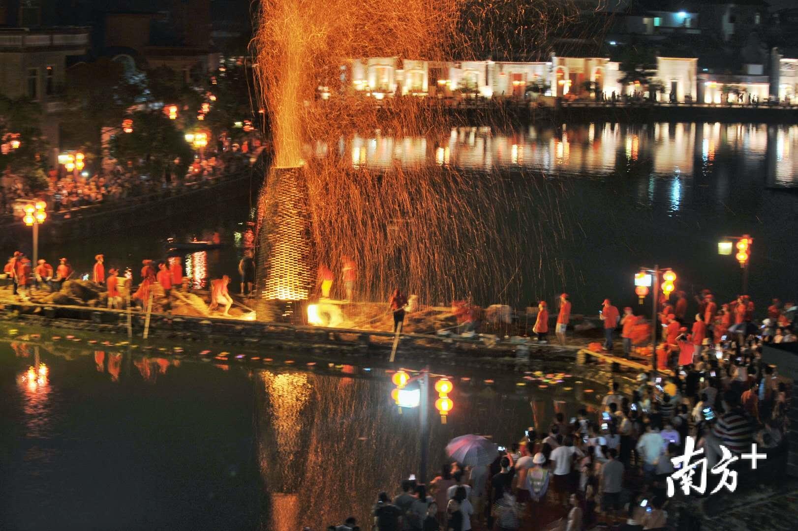 "烧番塔"又名烧花塔,烧瓦塔,烧瓦子灯,在江西,广东,广西,福建等地都有