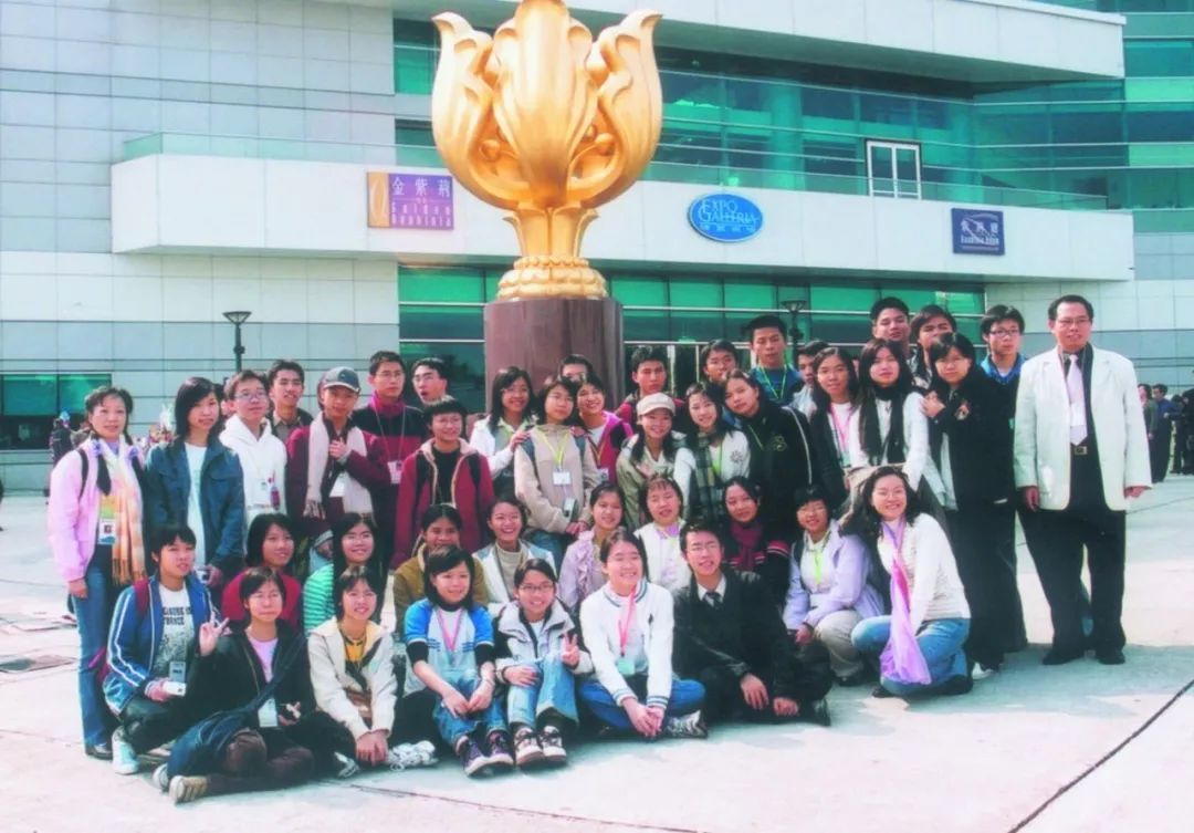 90年代郑裕彤中学师生到香港交流访问.