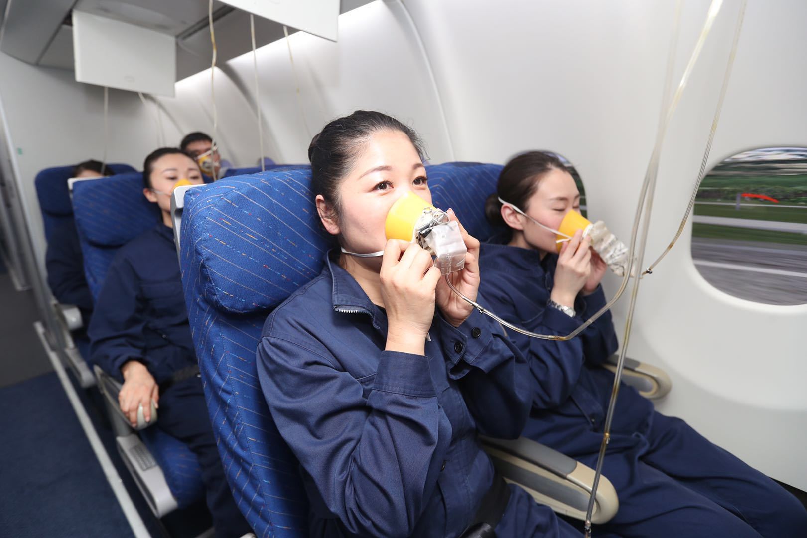 客舱释压旅客吸氧.