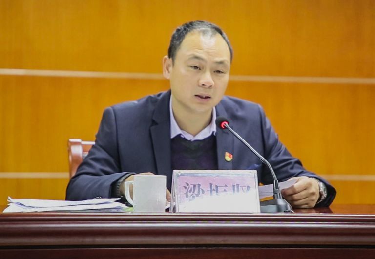 会议首先由市委宣传部副部长梁振坚传达学习全国,全省,清远市宣传部长