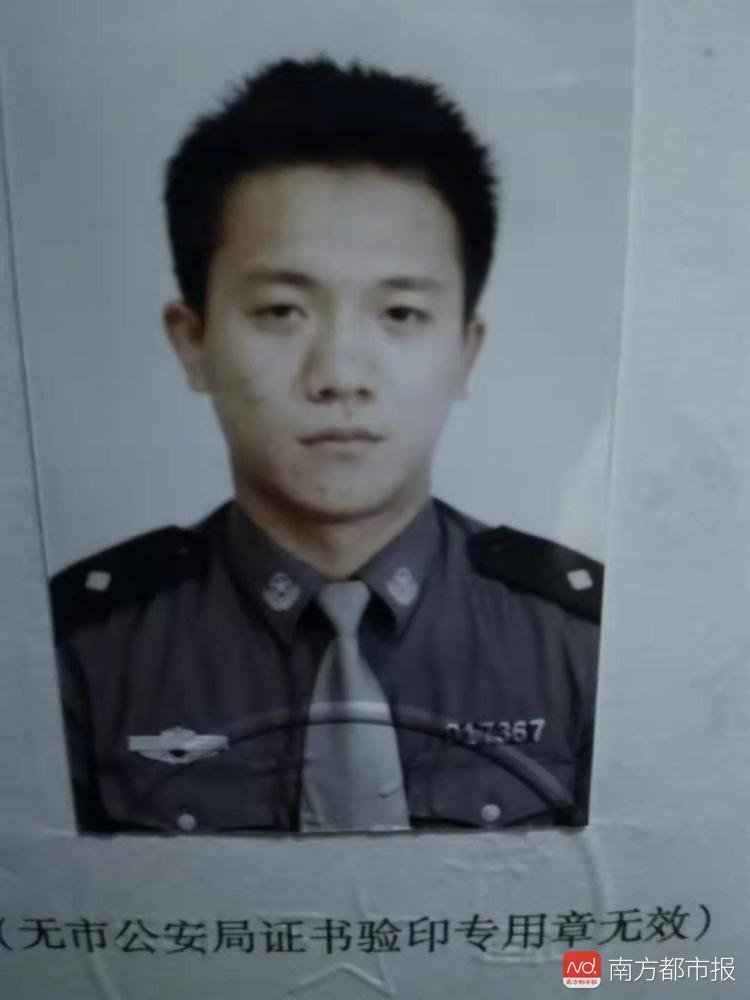 80后白发民警获各类嘉奖15次!曾因黑发证件照被拒绝办理业务