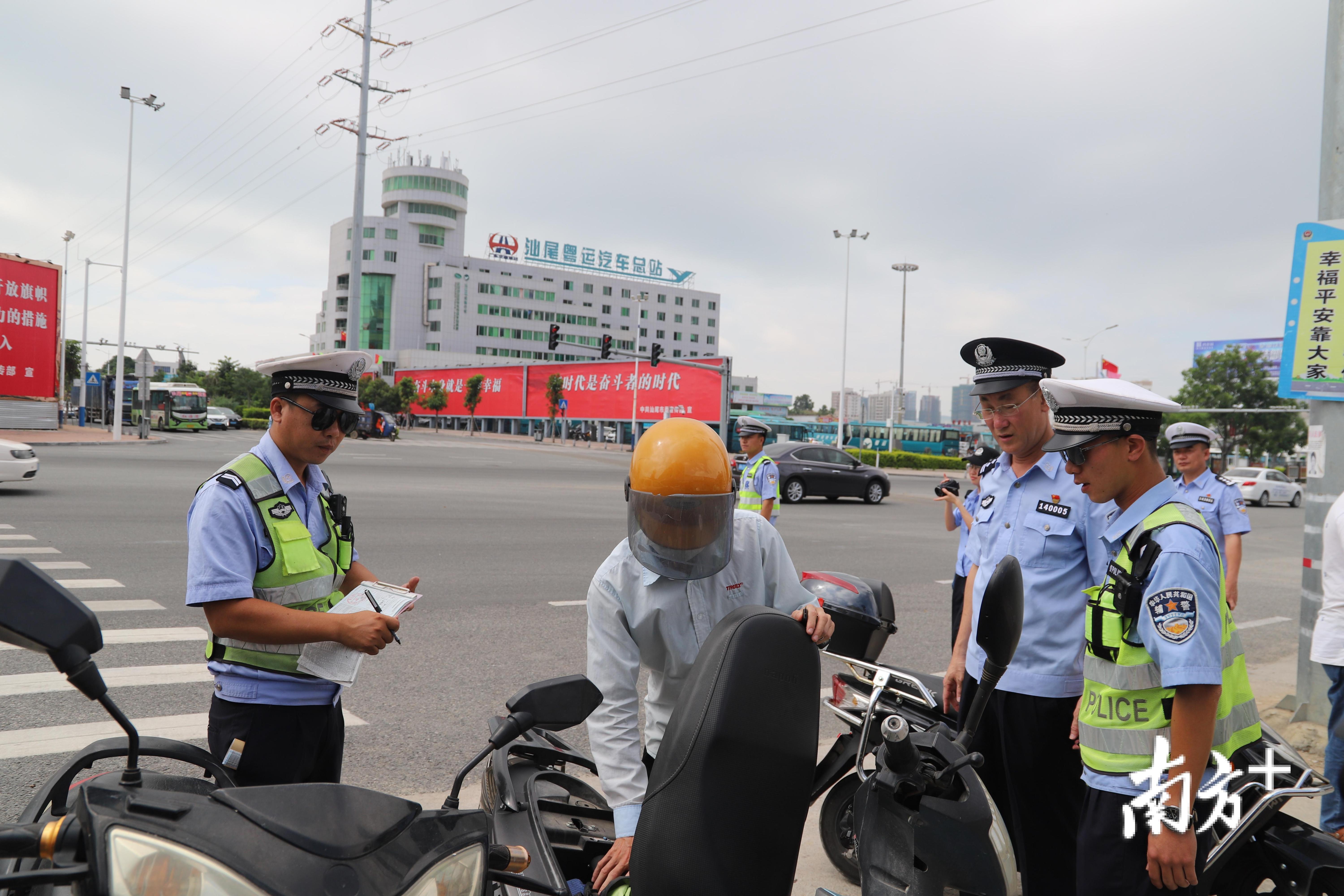 不戴安全头盔机动车不礼让行人汕尾交警接下来将严厉查处各项交通违法