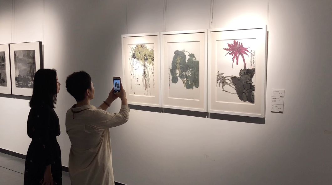美术学院美术馆副馆长王春辰,中国大城市专业画院学术年会常务副主席