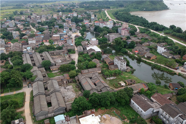 惠州新闻 正文在浩浩的东江岸边,有一座古村—惠城区横沥镇墨园村