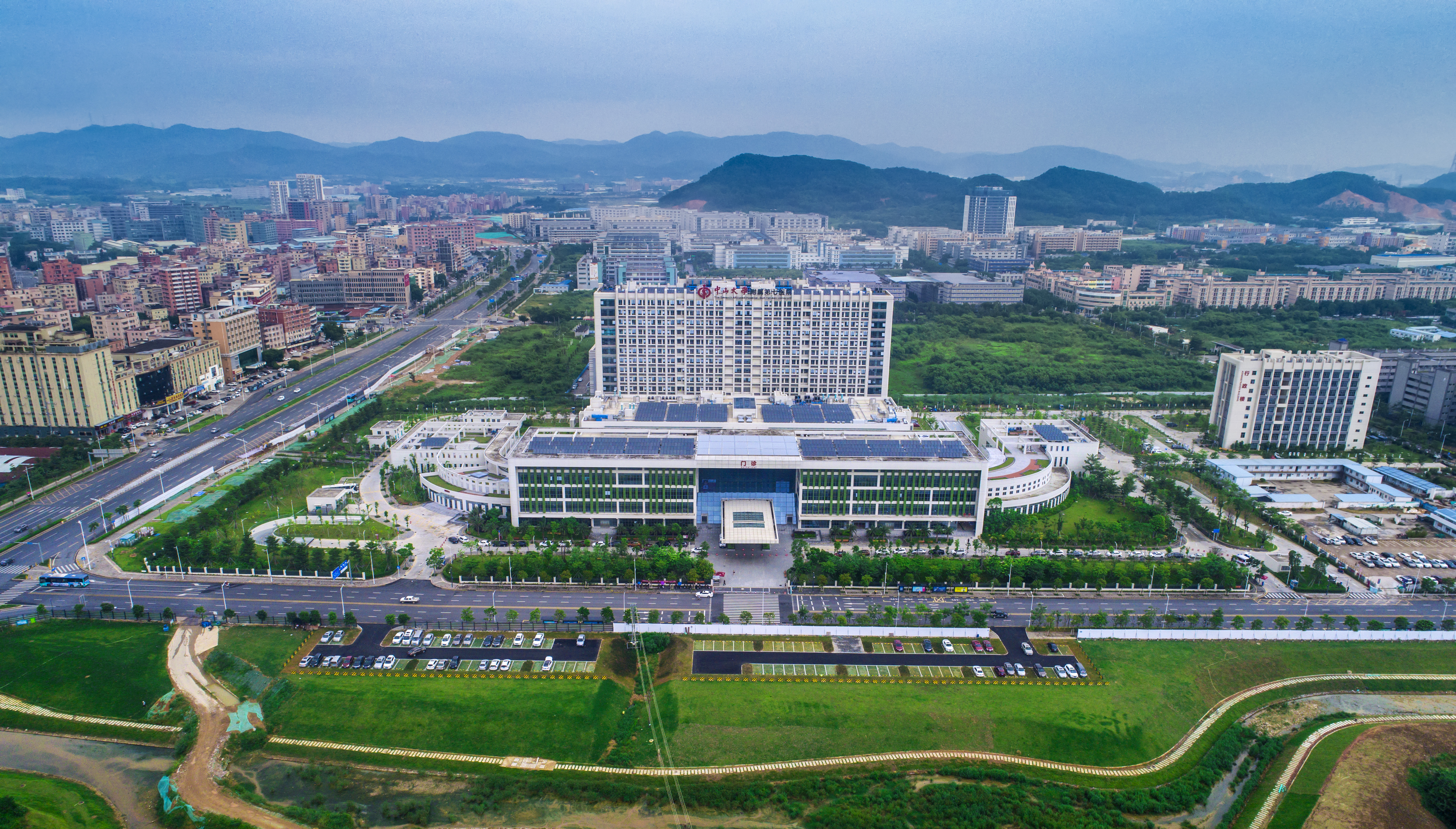 会上,光明区区长刘胜代表光明区人民政府向大会作报告,回顾2019年工作