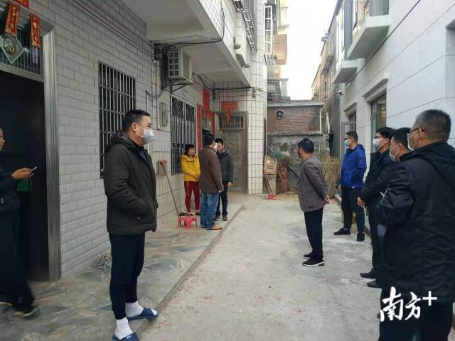 防疫斗争一线党旗飘扬高州市新垌镇更多党员站了出来冲锋在前