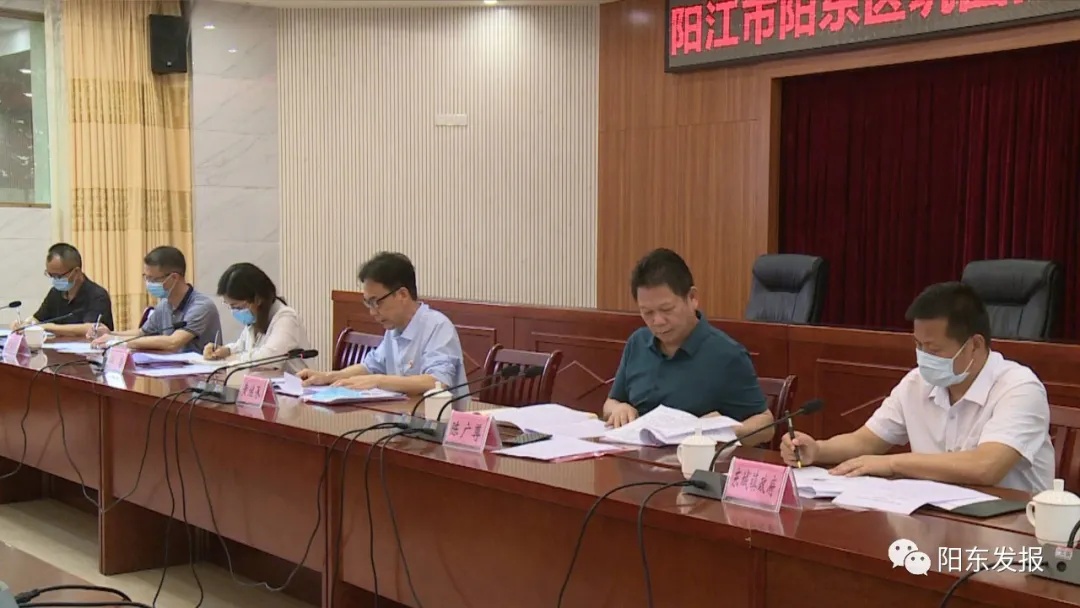 区人大常委会副主任黄继承,副区长陈广尊,邹莹参加了会议并作了讲话.