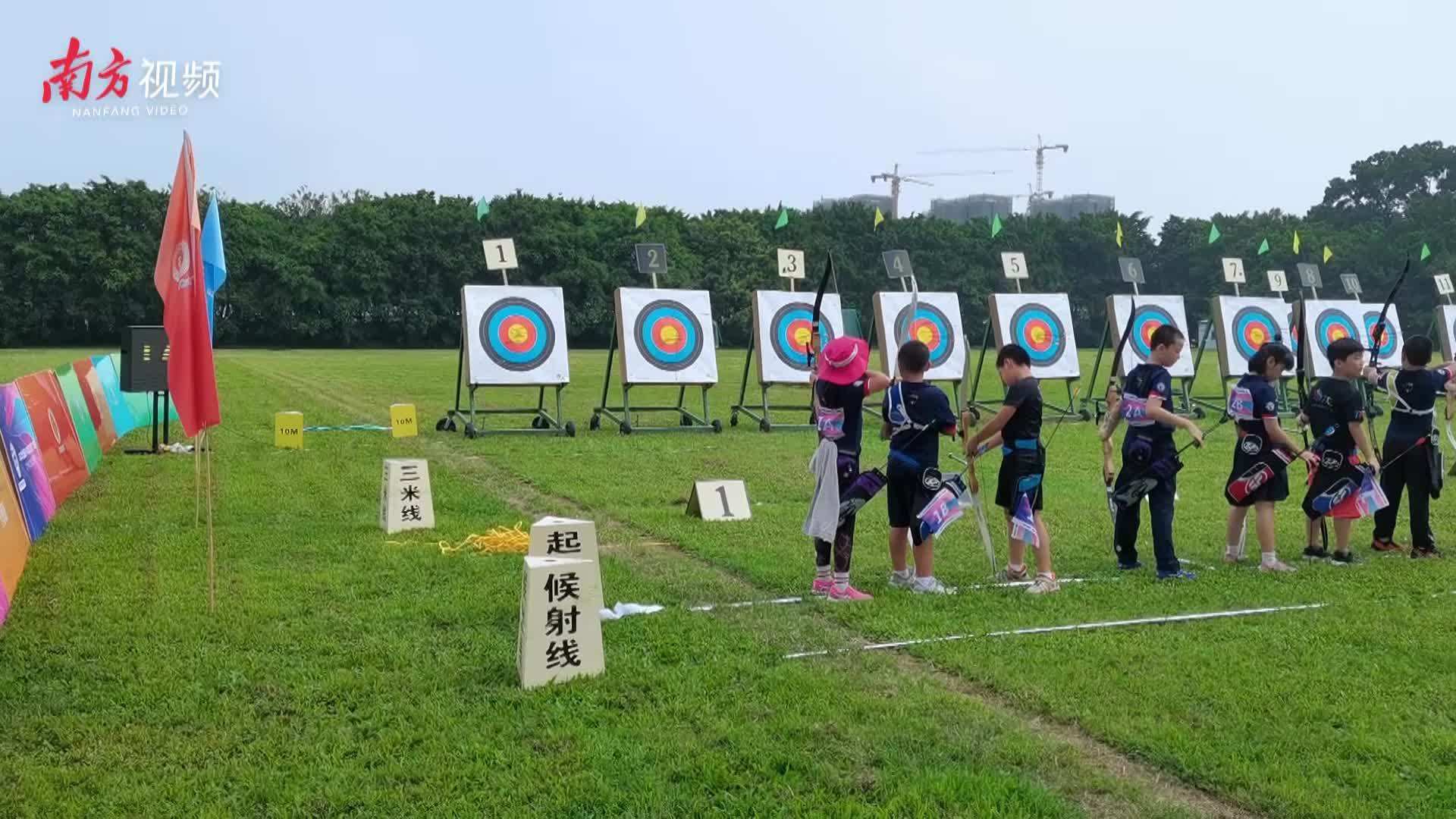 "羿出岭南"射箭交流赛在广州举行,近百位学生进行"射箭pk"