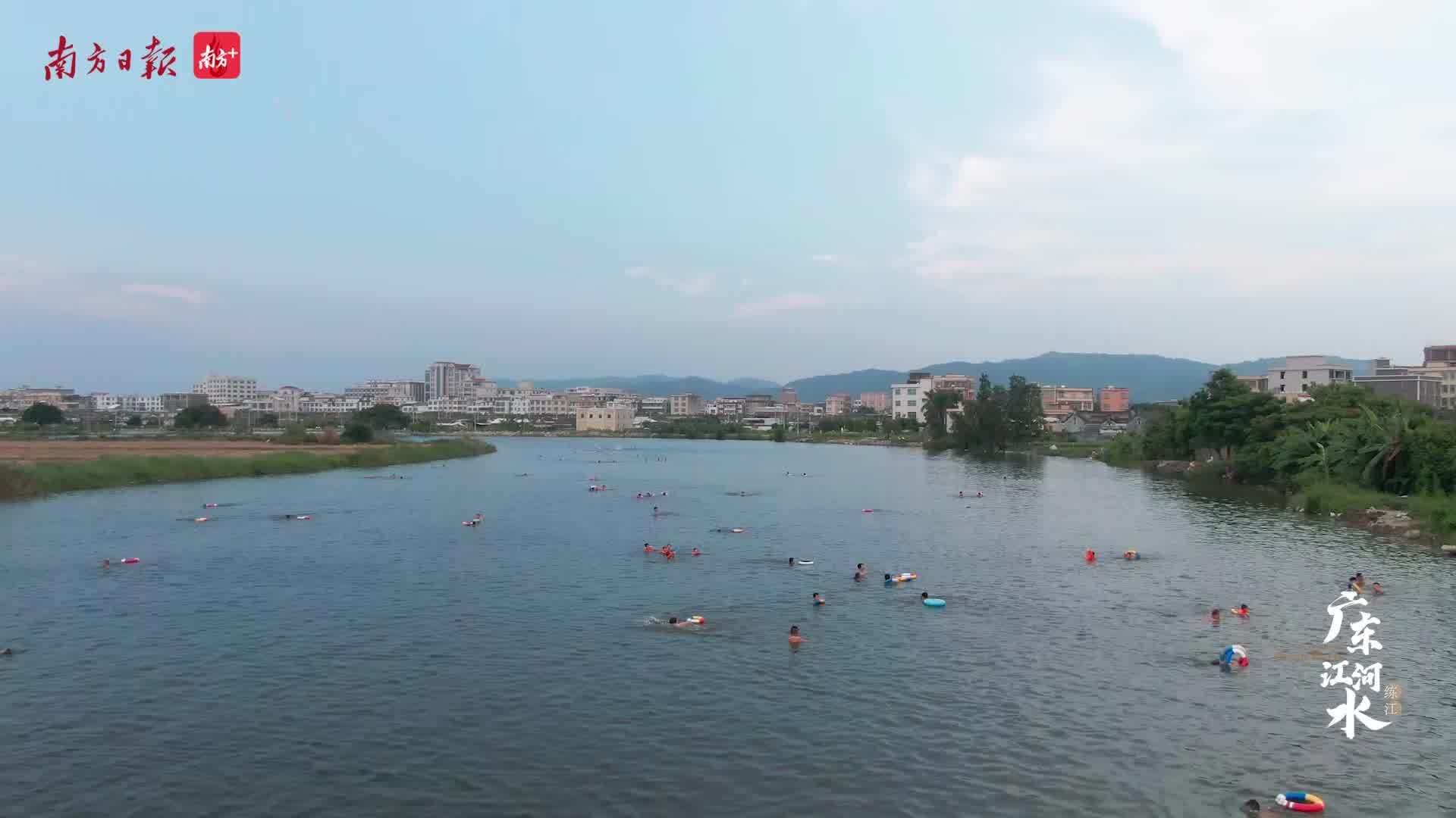 点击观看《一镜到底看潮汕人在练江支流游泳,时长1分17秒(河水虽
