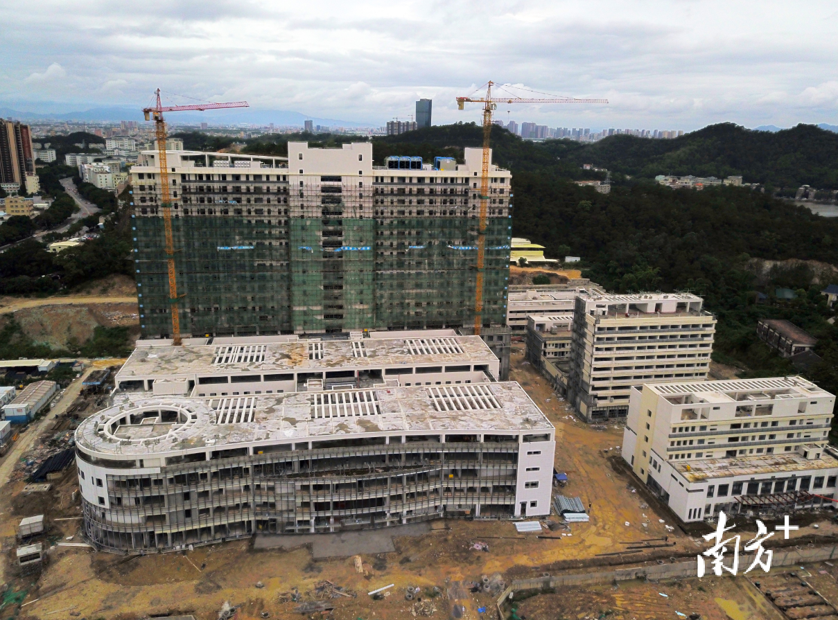 潮州市中心医院异地新建项目预计8月底完工.黄敏璇 摄