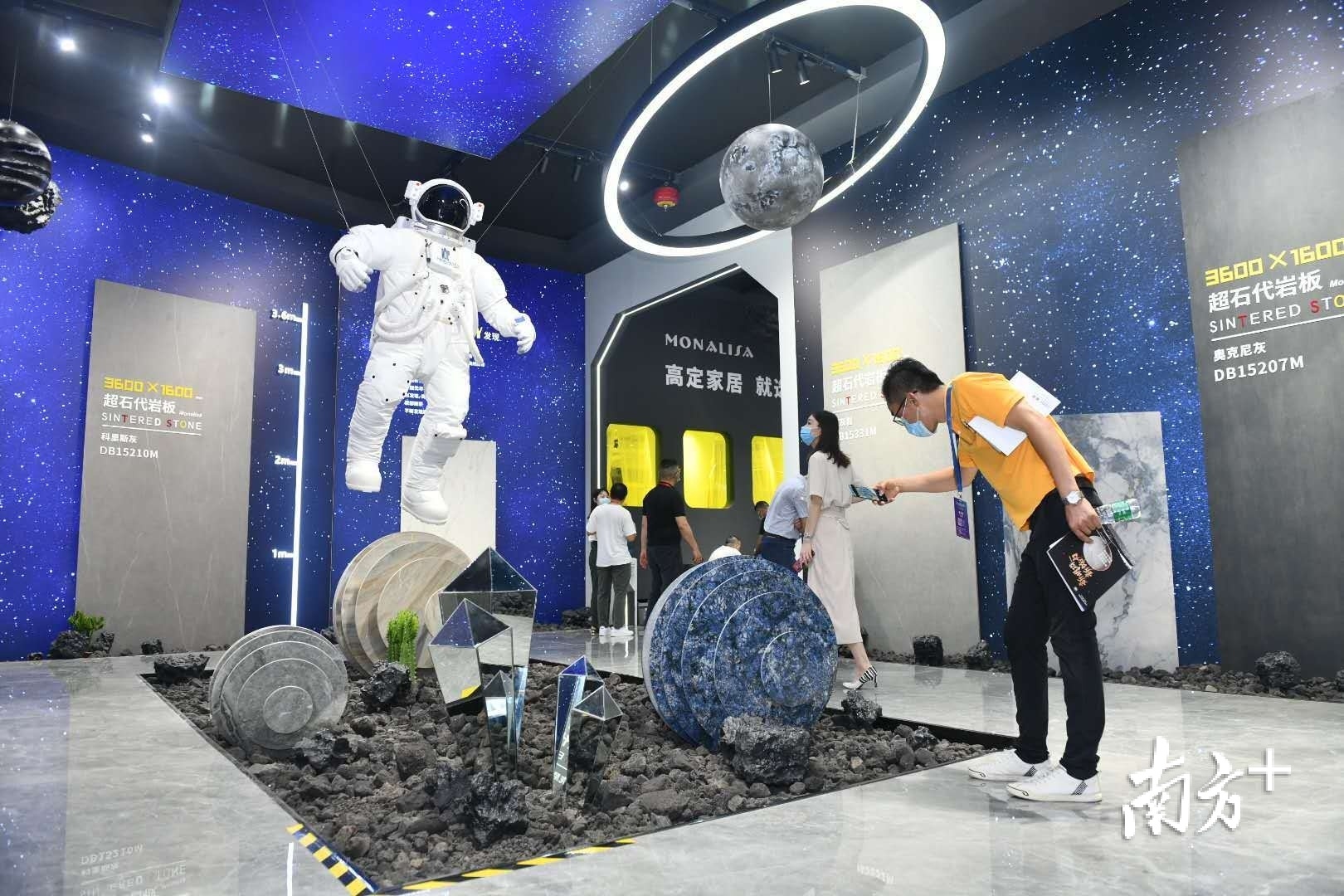 蒙娜丽莎展厅运用了大板、岩板进行场景设计。