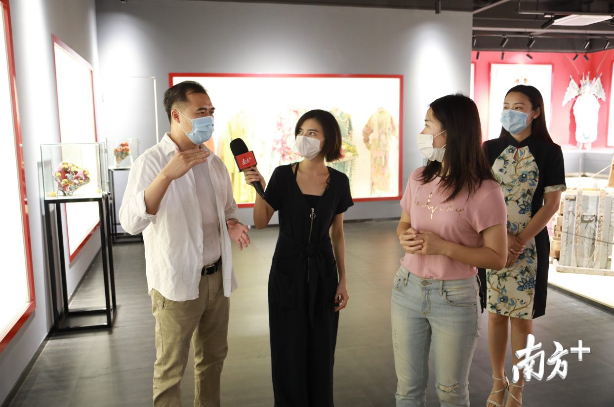 道滘镇文化广播电视服务中心主任叶建波为大家介绍道滘的粤曲文化