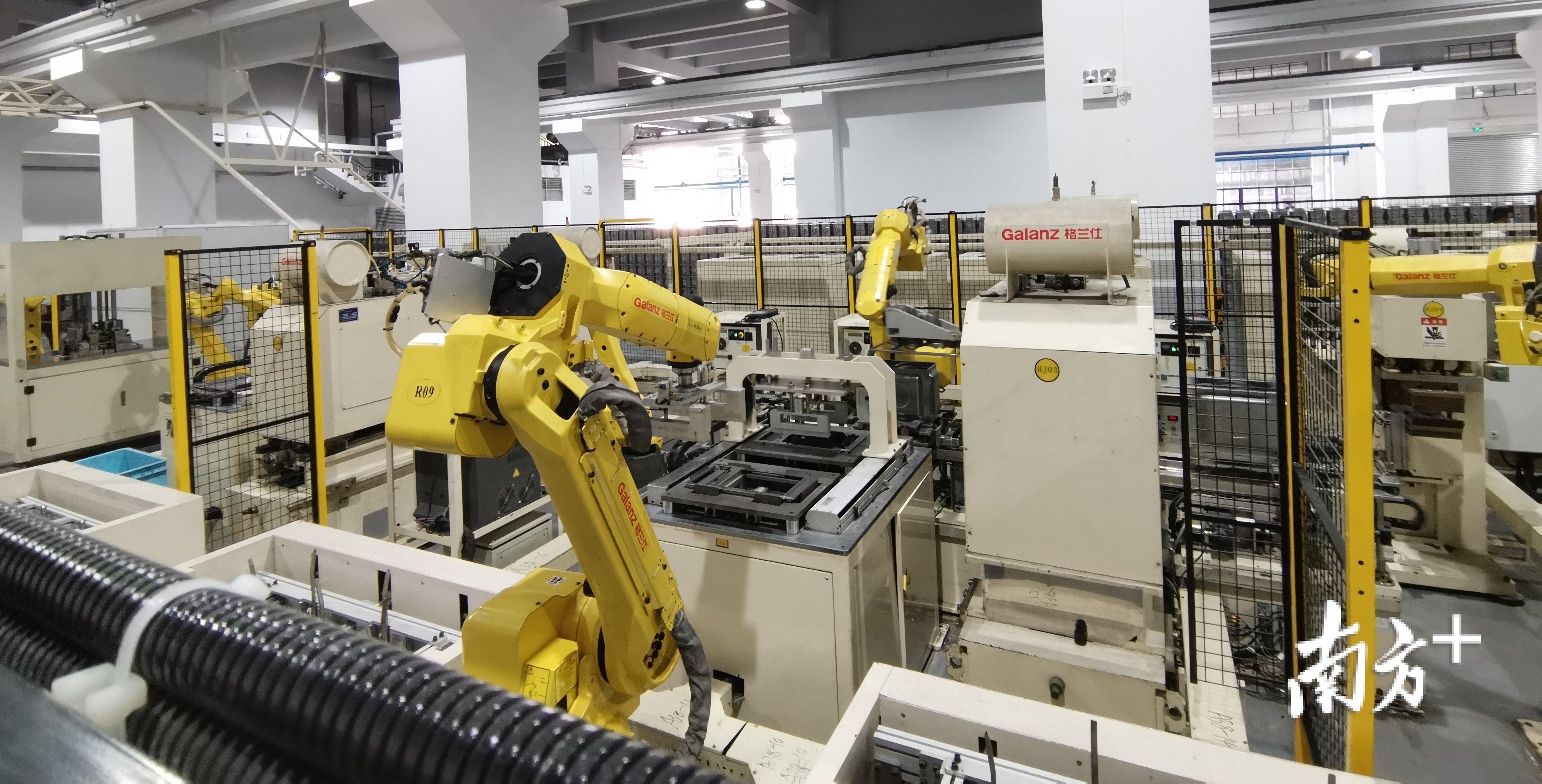 格兰仕打造的工业4.0智能家电制造车间。熊程 摄