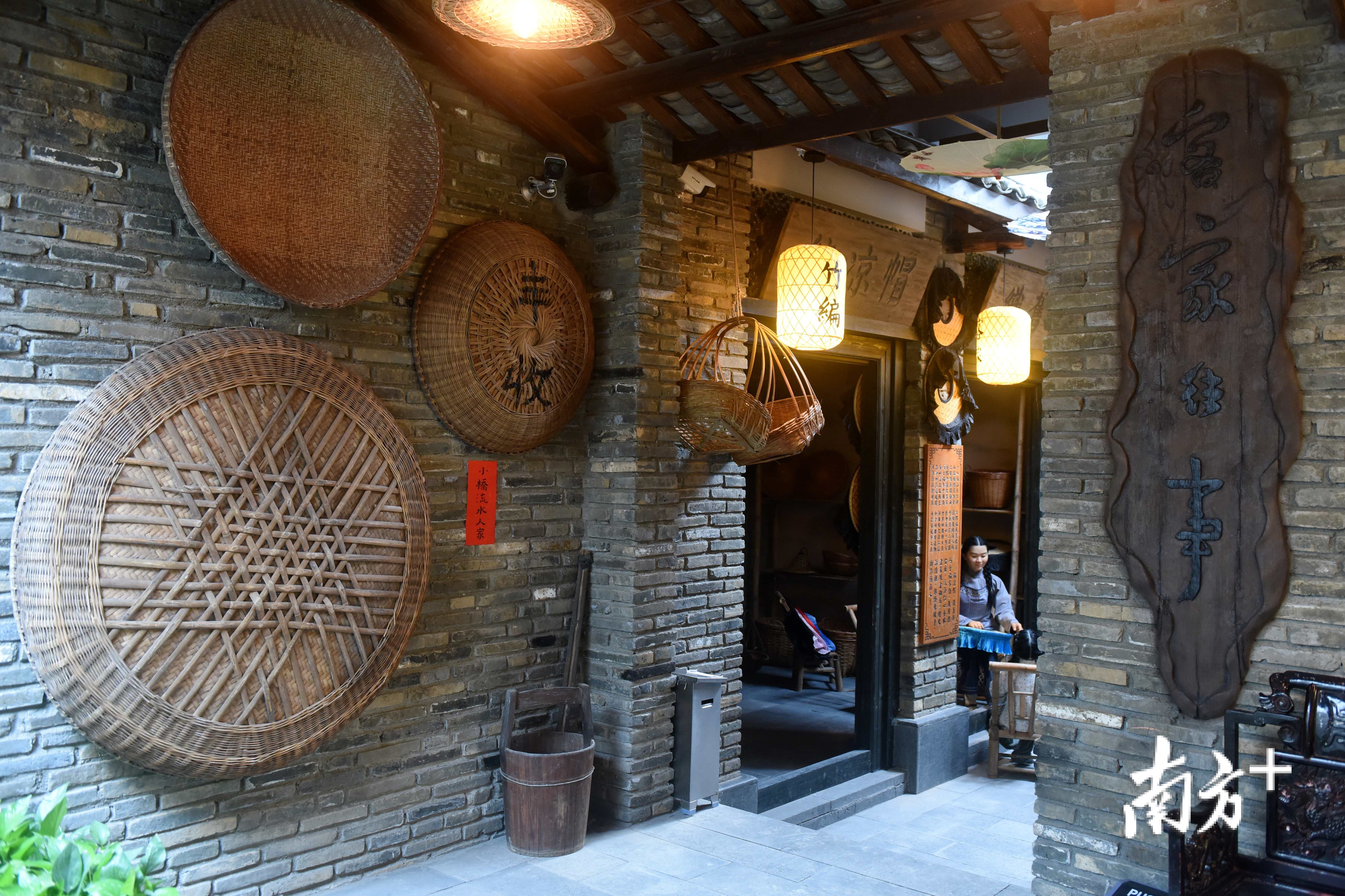 展示馆内通过各种传统物品展示客家风土民情 南方日报记者 梁维春 摄