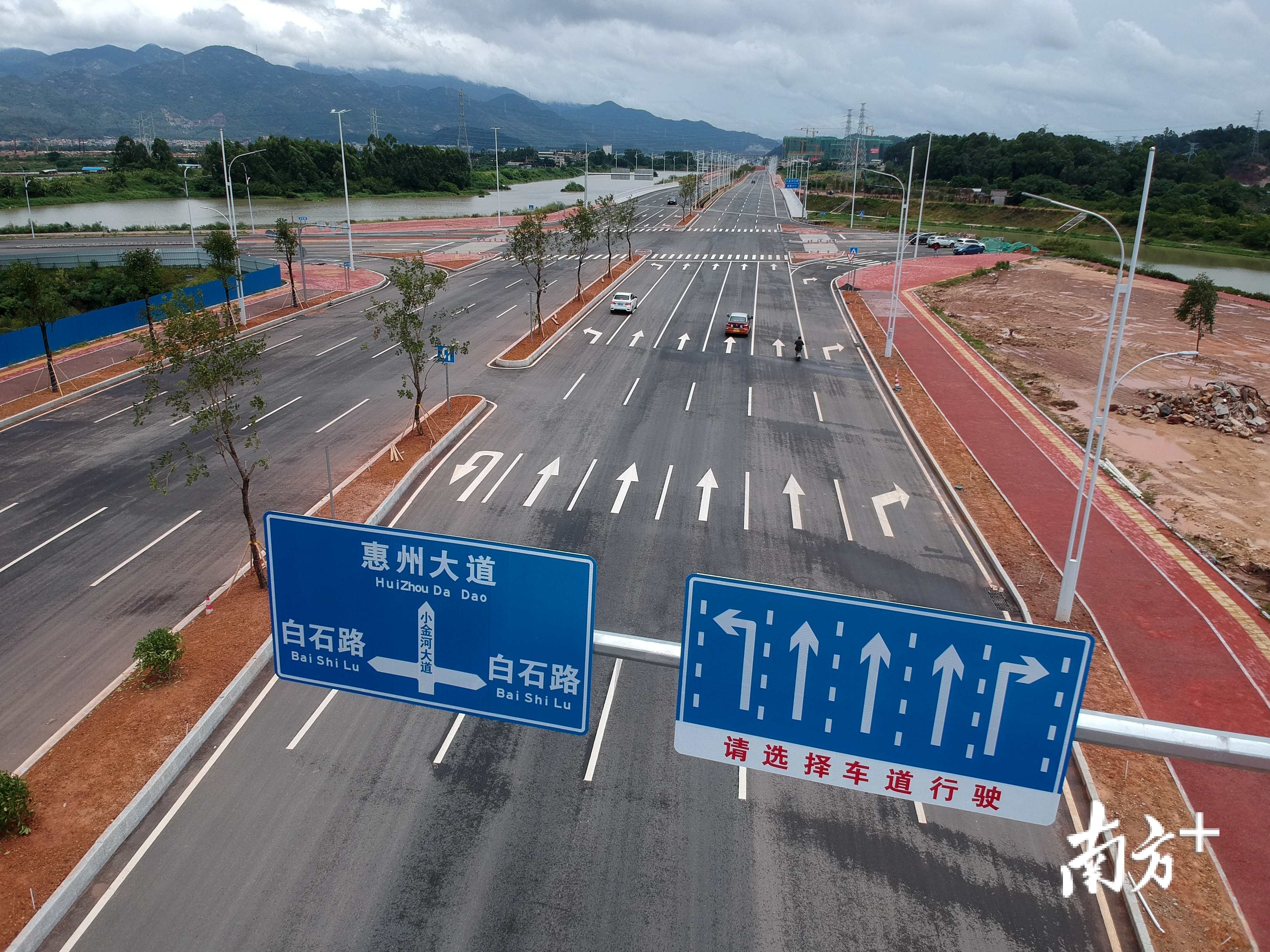 小金河大道与白石路路口。南方日报记者 梁维春 摄