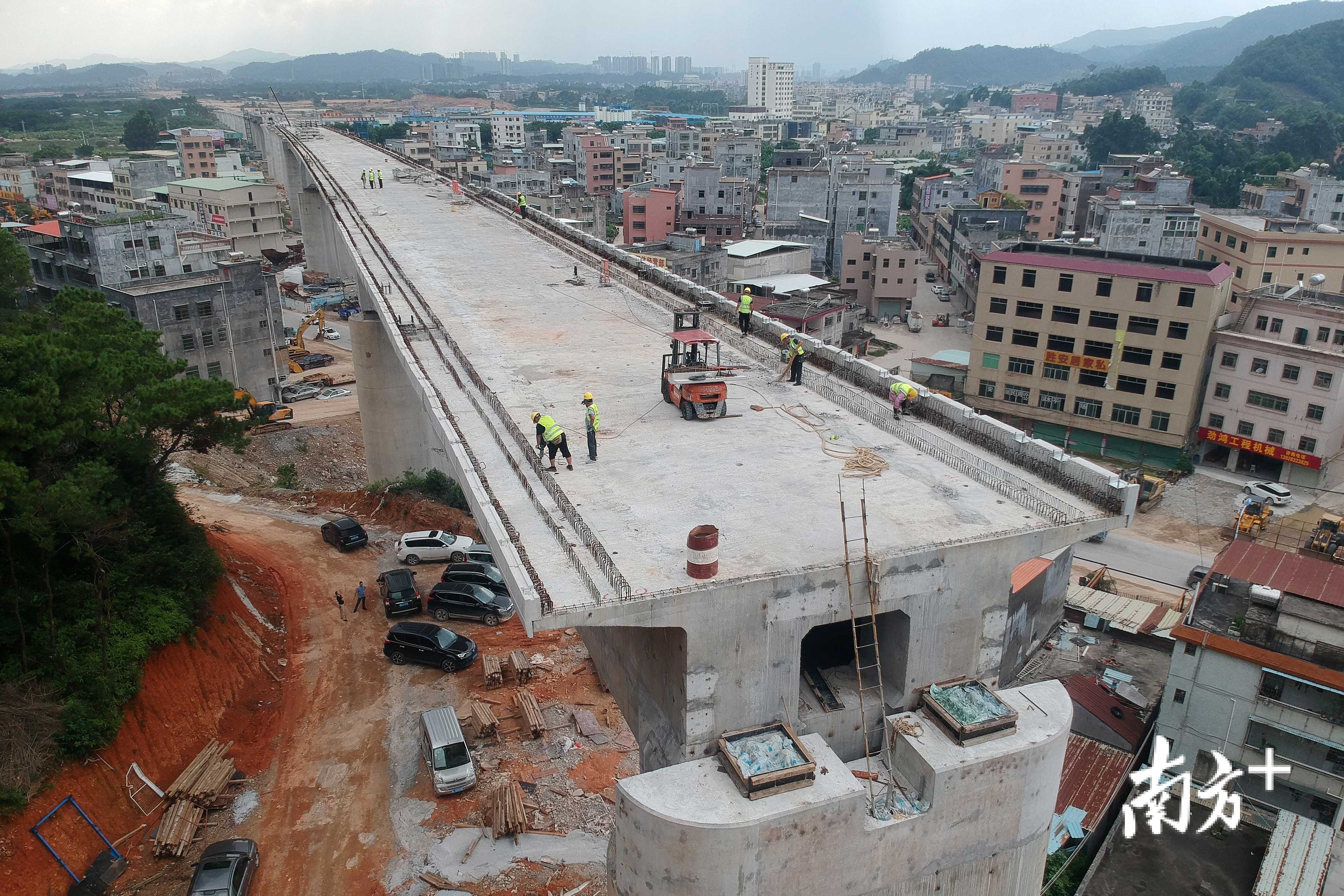 西十高铁重点控制性工程西岭隧道1号斜井顺利贯通_长江云 - 湖北网络广播电视台官方网站