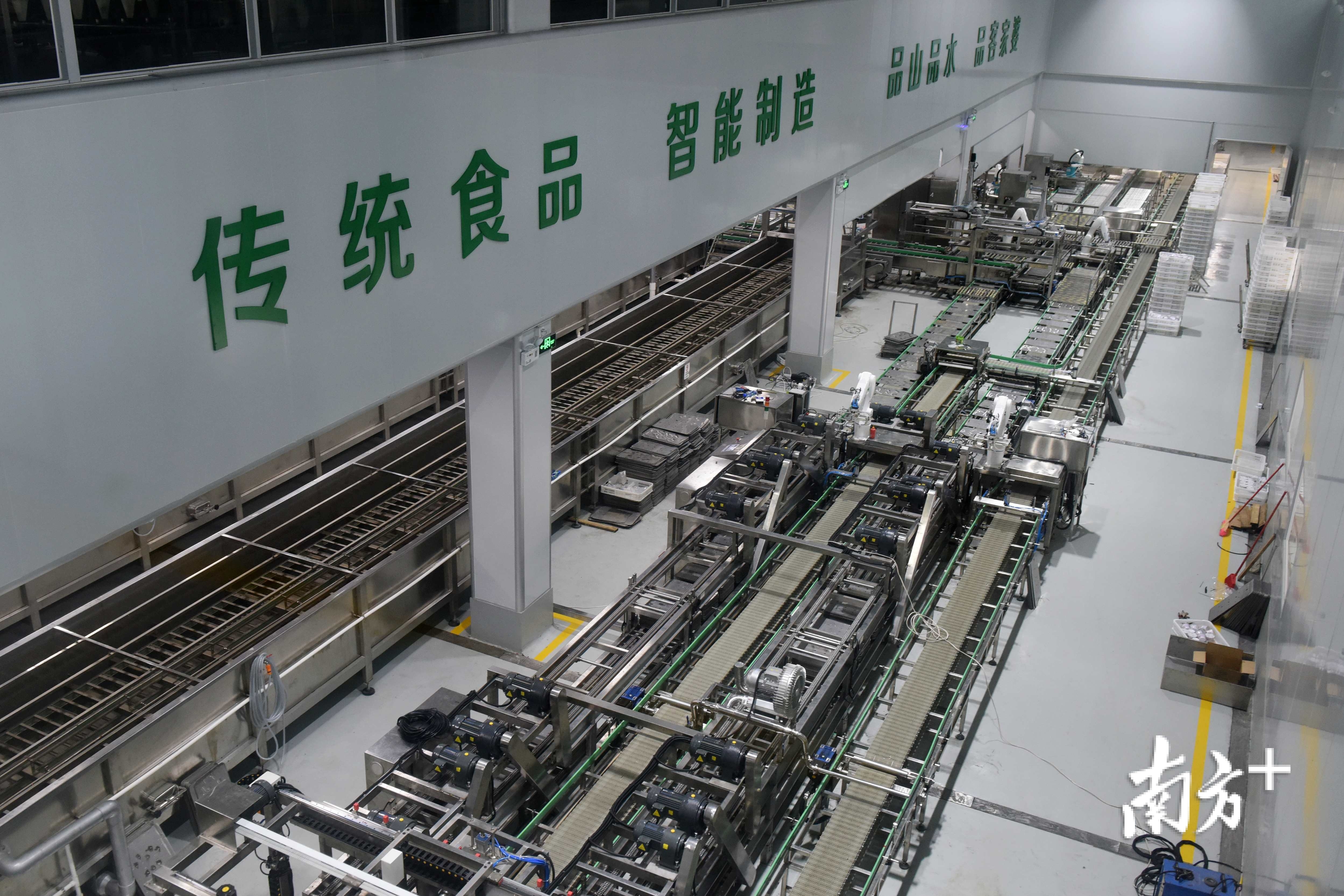 展示馆展览出传统食品豆腐花的自动化生产线 南方日报记者 梁维春 摄