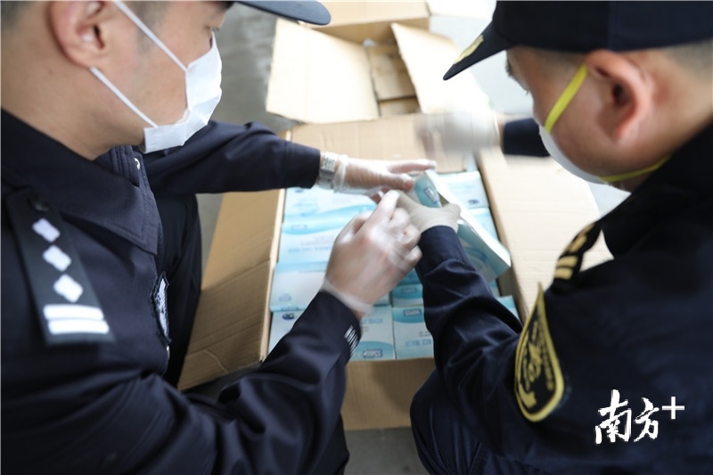 沙田海关查获的伪瞒报出口口罩 张海龙摄