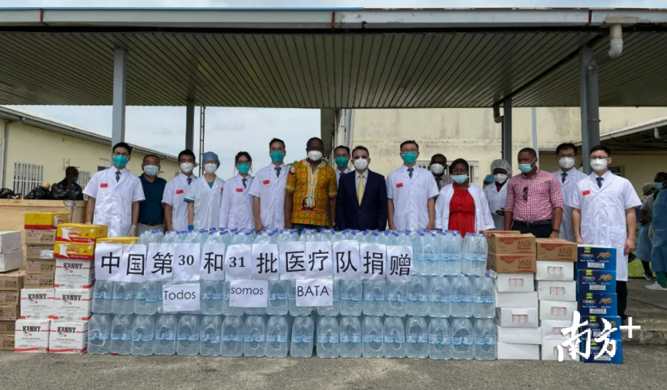 物资捐赠仪式。