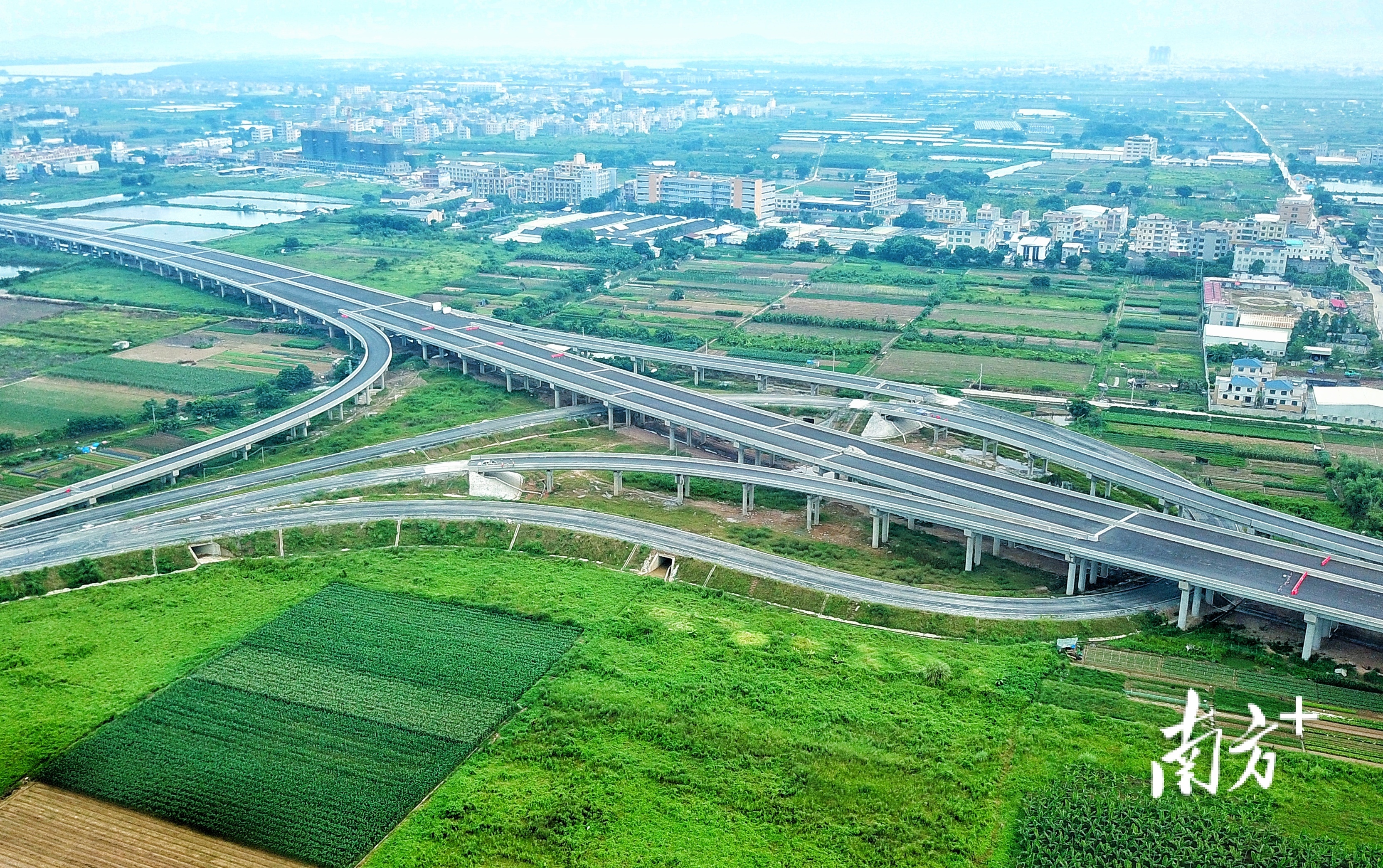 潮汕环线在去年底正式通车，连接汕头、潮州、揭阳三市。
