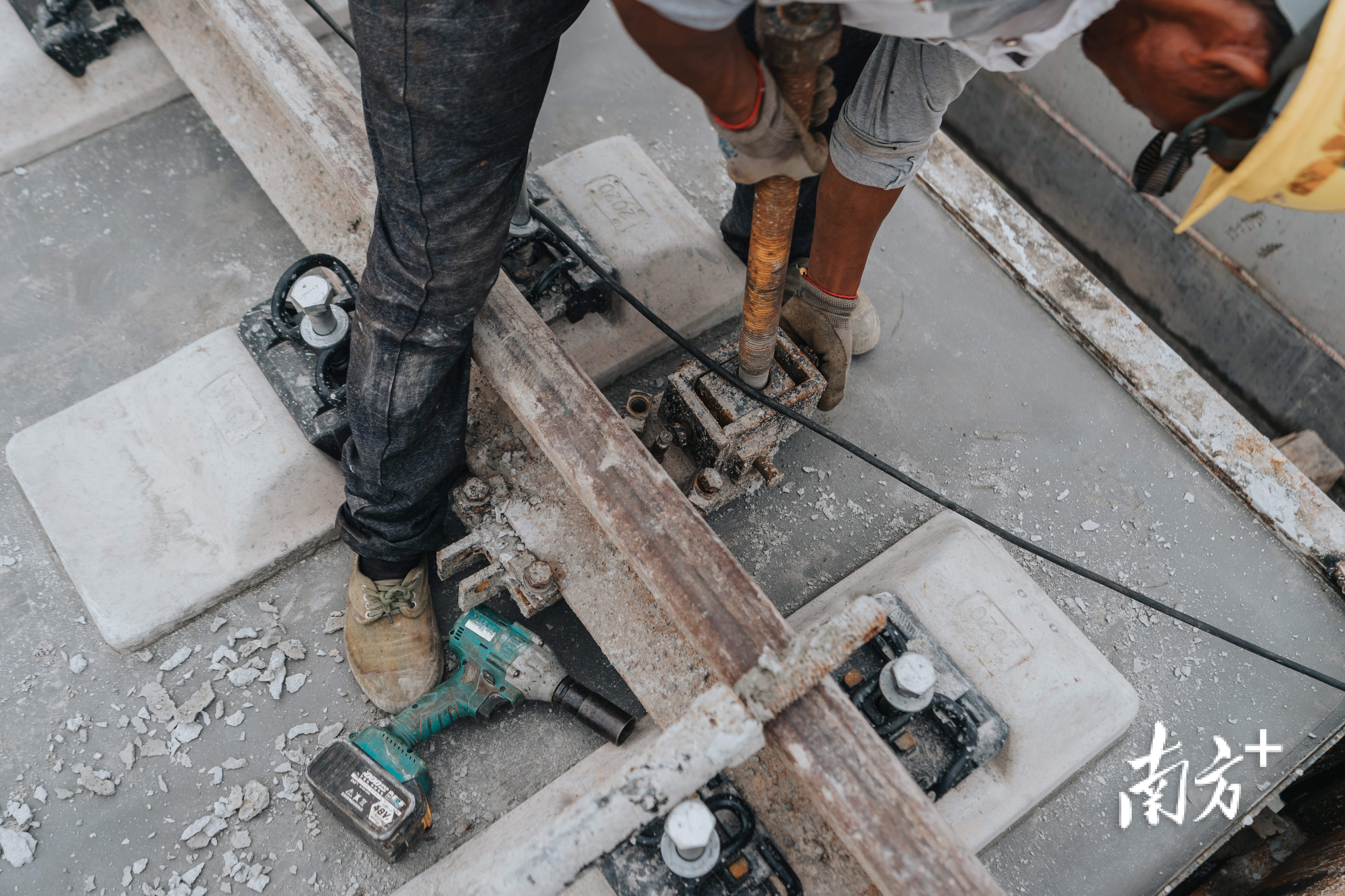 赣深高铁仲恺站沿线5月上旬铺轨