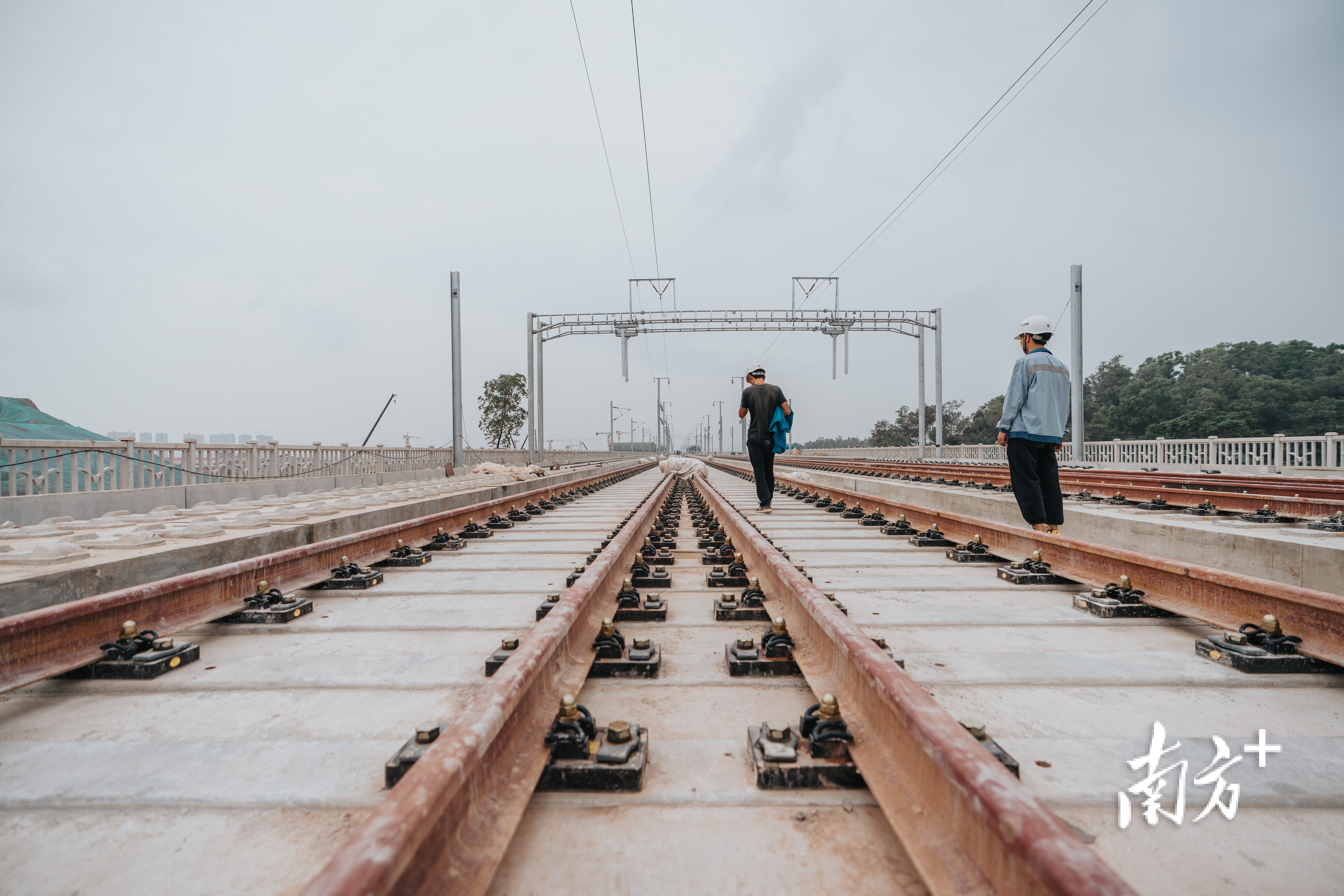 赣深高铁仲恺站沿线5月上旬铺轨
