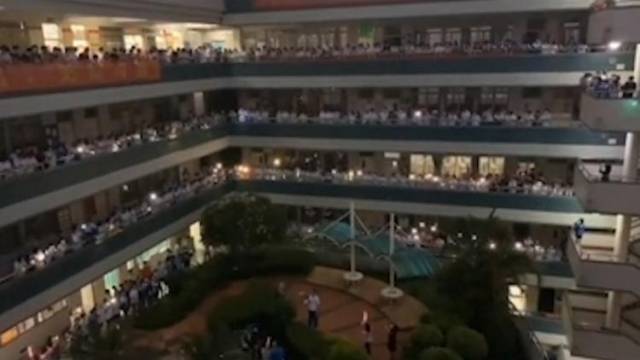 广州必胜高考必胜！广州一高中师生热血喊楼为考生加油