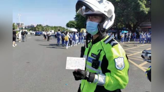 梅州高考生身份证遗失考点外快速办理！有人赠明信片致谢民警