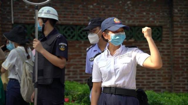 医疗志愿者为广州高考生护航：跟同学们相处三天已经像老朋友