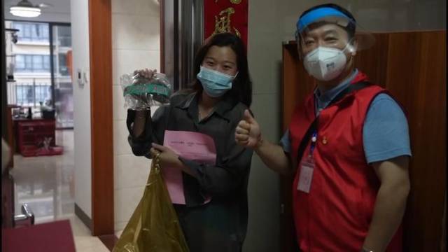 端午节，广州荔湾封闭管理社区居民吃上了暖心粽！