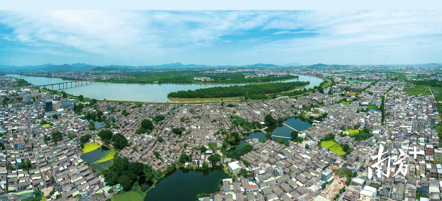 江水池塘环抱龙湖古寨。吴秀霞 摄 江水池塘环抱龙湖古寨。吴秀霞 摄