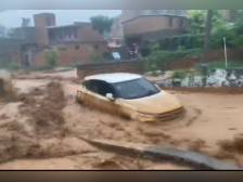 暴雨袭击河南巩义已致1死2失联！市民称路面塌方有车辆陷入